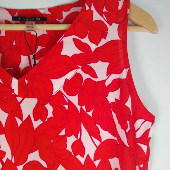 T Tahari Blouse Size XS Floral V Neck Sleeveless Blouse NWT - Picture 6 of 12